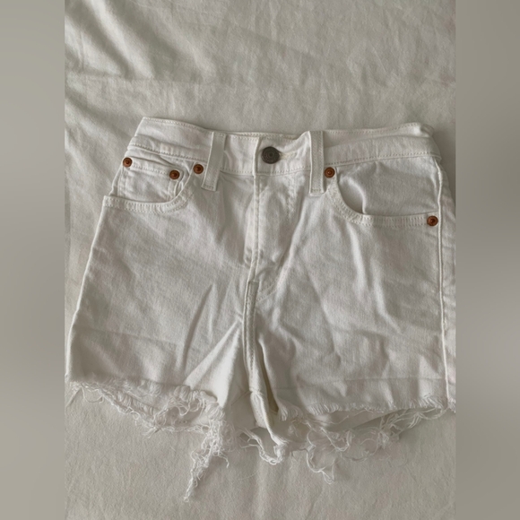 Levi's high waisted jean white shorts - Picture 1 of 3